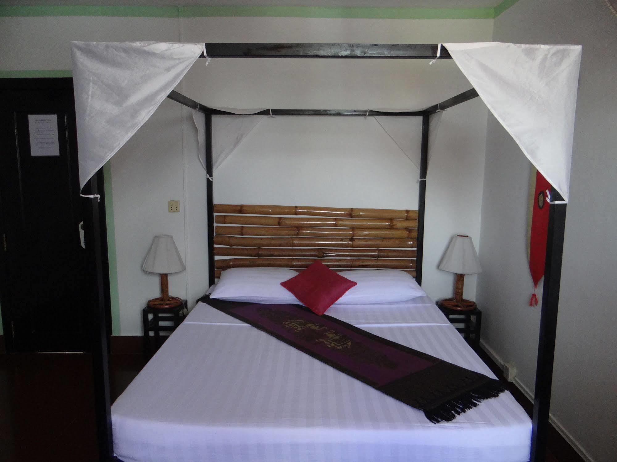 Alibi Guesthouse Пном Пен Екстериор снимка