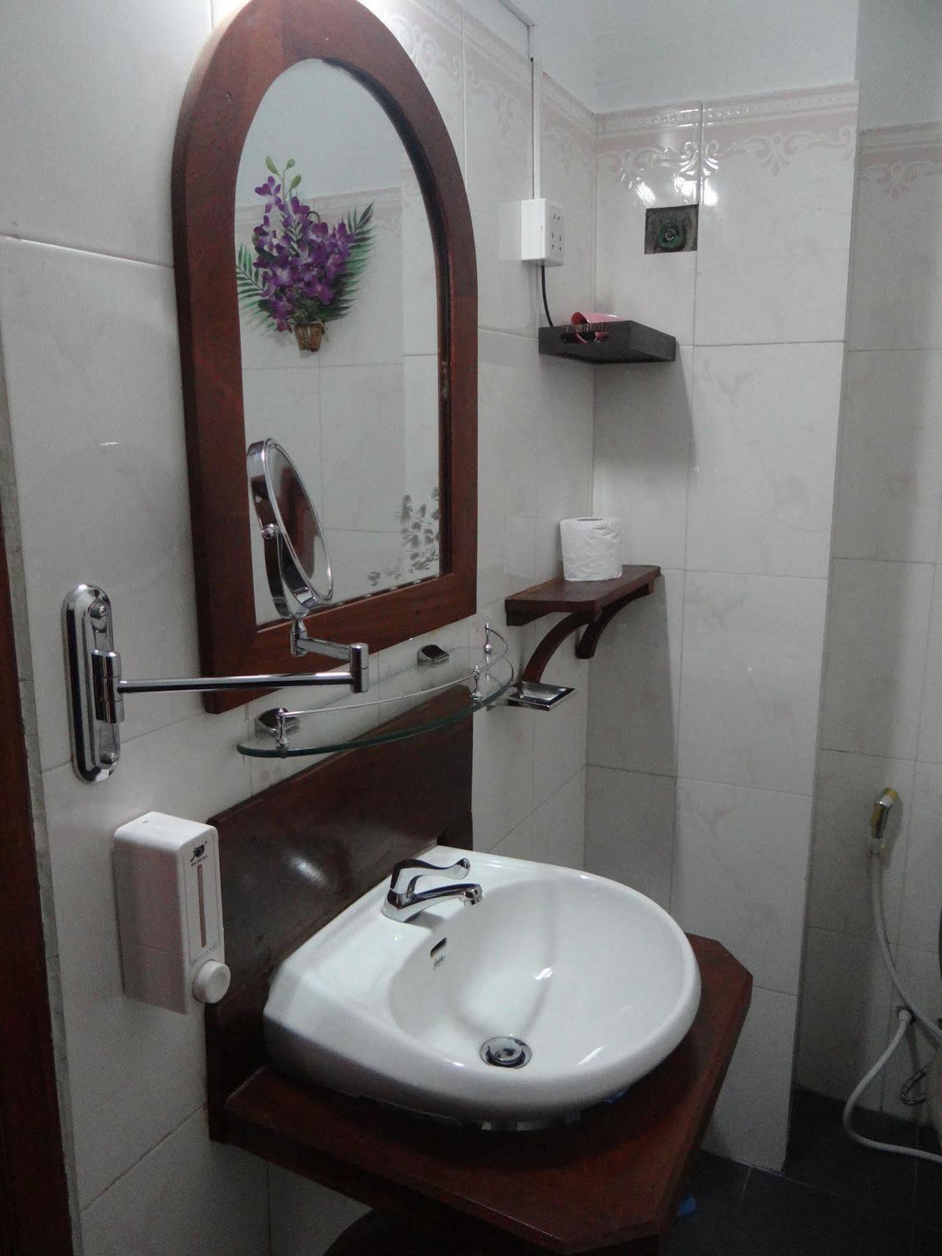 Alibi Guesthouse Пном Пен Екстериор снимка