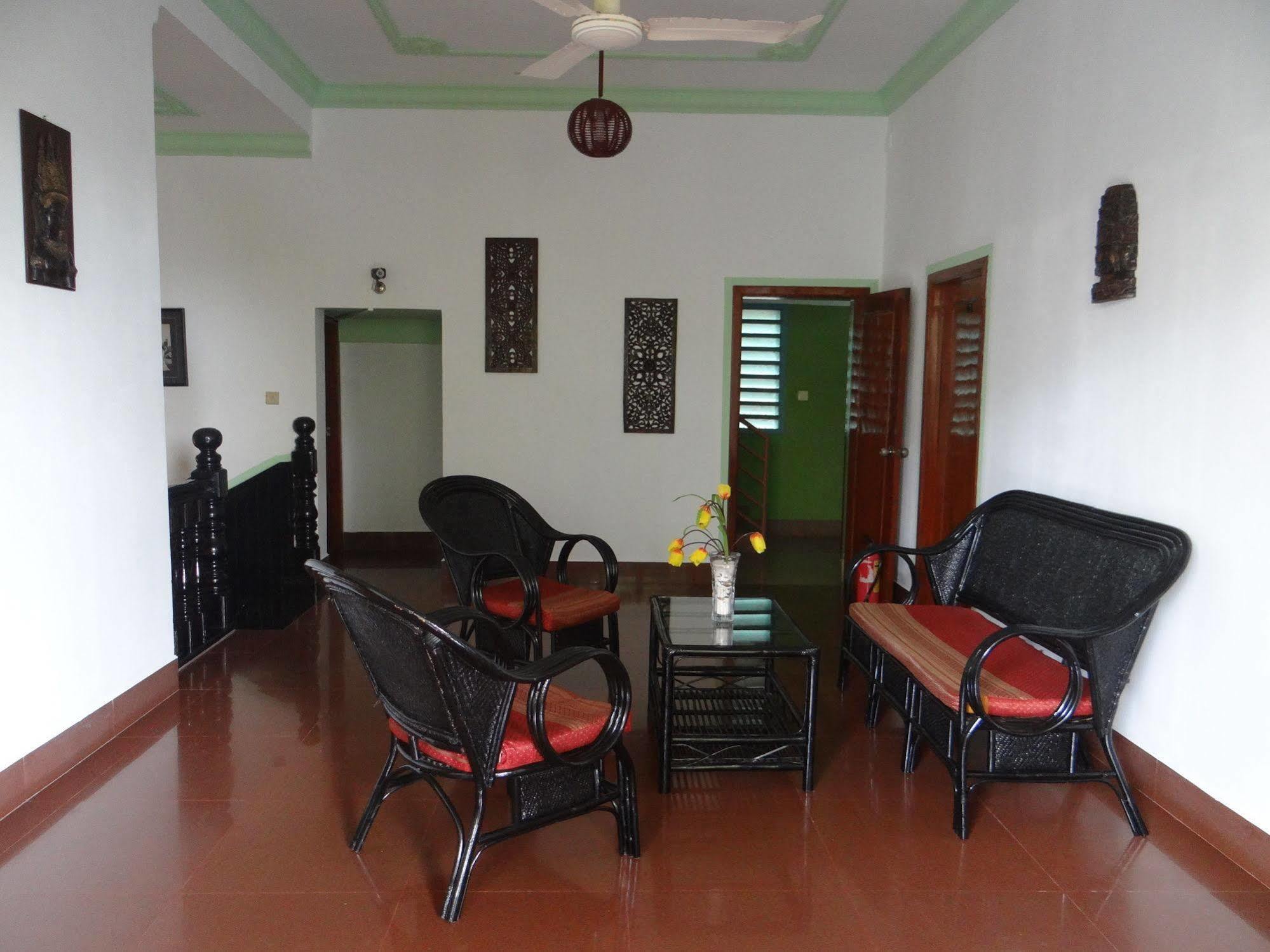 Alibi Guesthouse Пном Пен Екстериор снимка