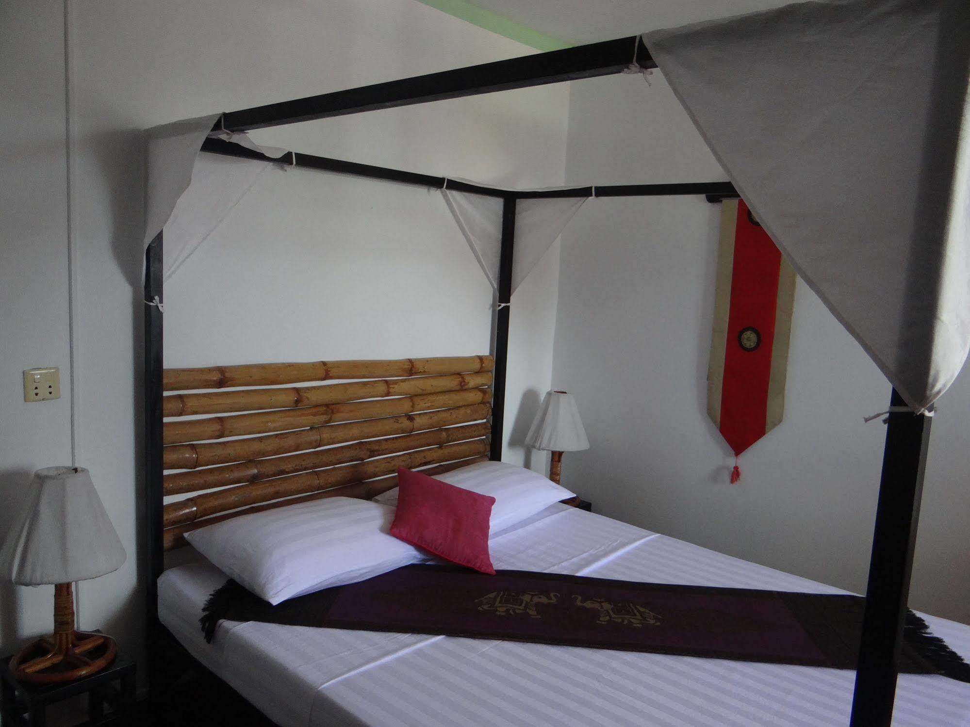 Alibi Guesthouse Пном Пен Екстериор снимка