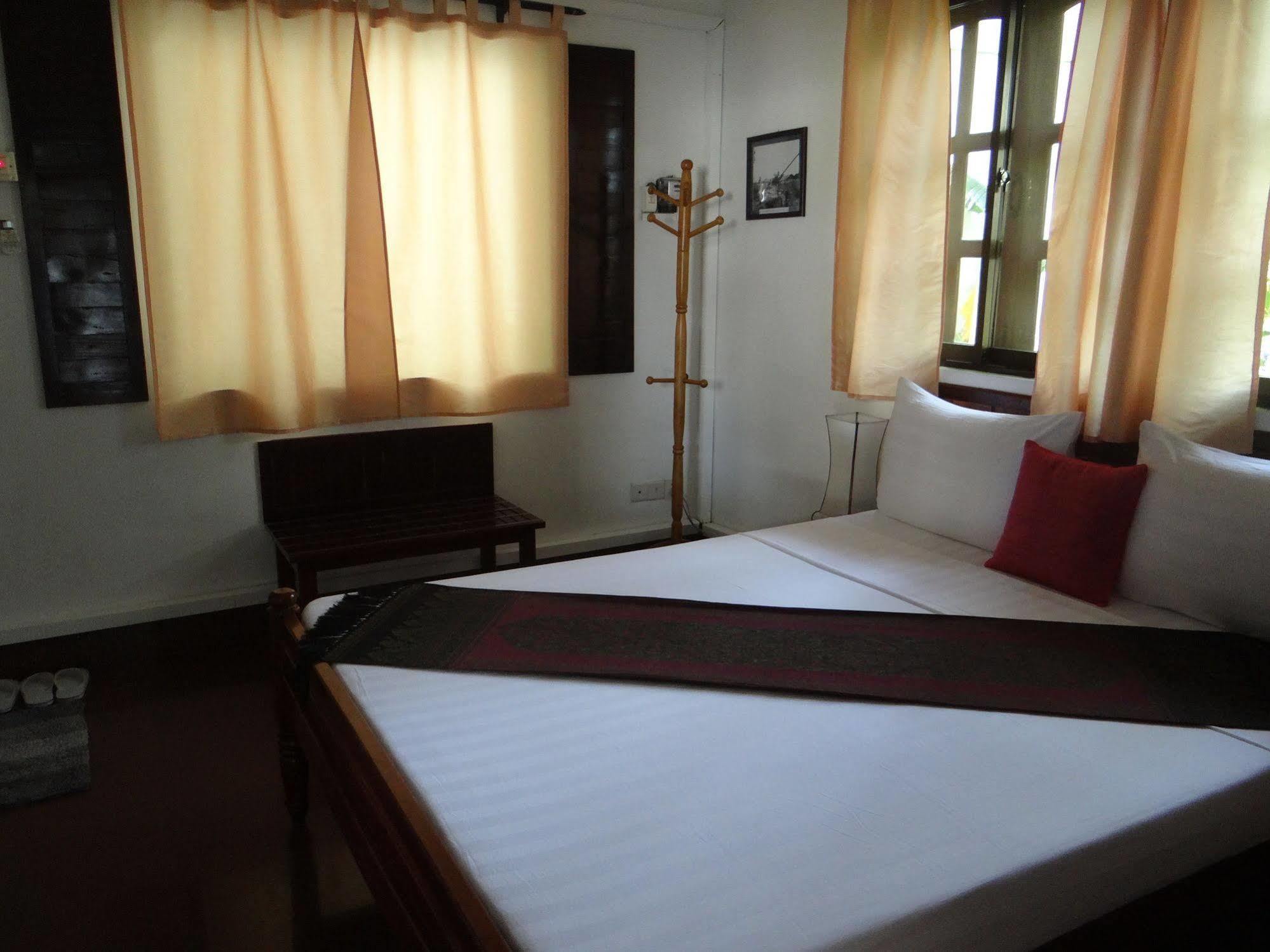 Alibi Guesthouse Пном Пен Екстериор снимка