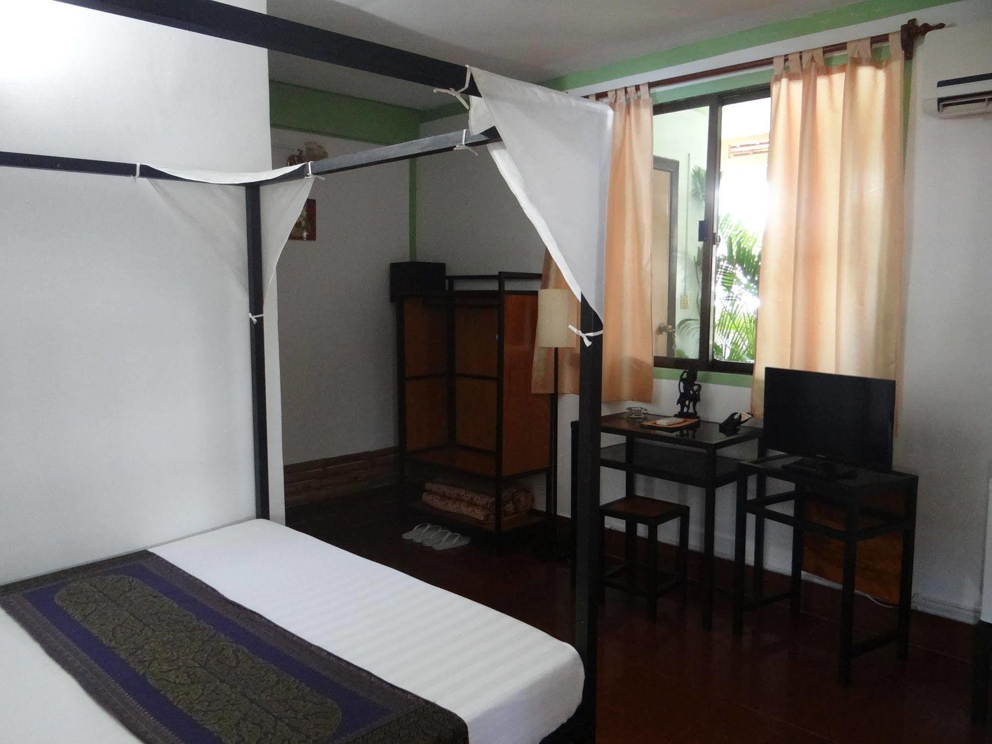 Alibi Guesthouse Пном Пен Екстериор снимка