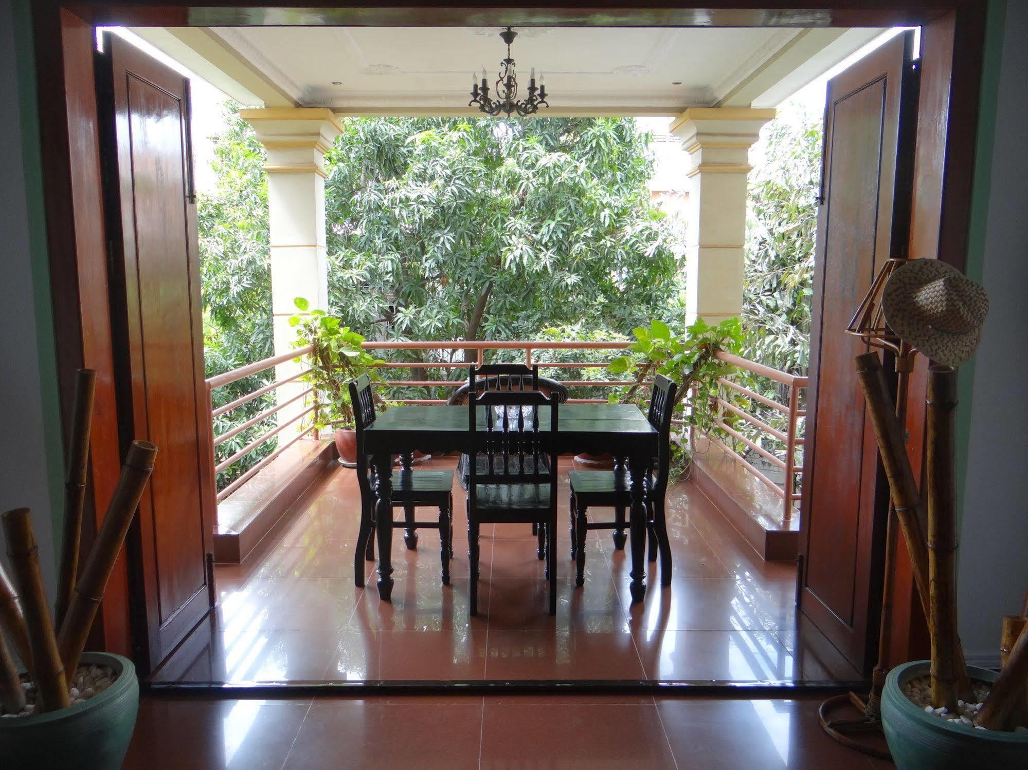 Alibi Guesthouse Пном Пен Екстериор снимка